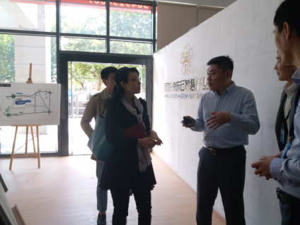 鼓楼区商务局副局长唐娜一行莅临万谷•京东云智慧产业园指导工作
